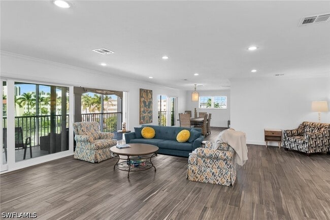 Building Photo - 1020 Swallow Ave Unit 302