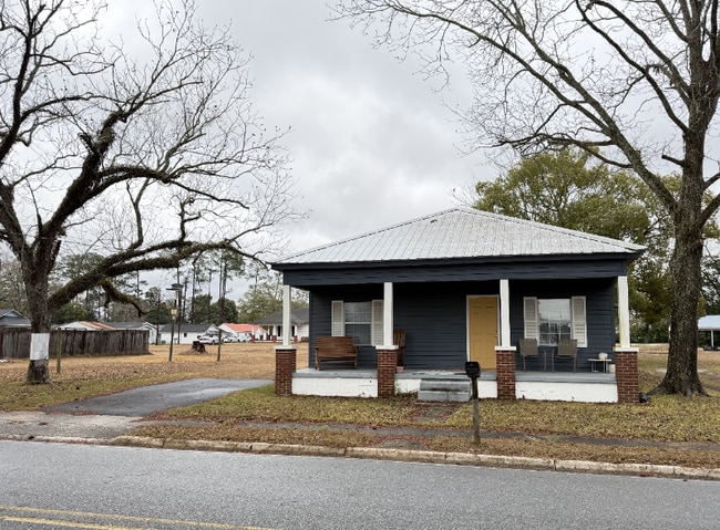 Building Photo - 205 Baker St