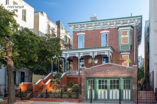 Photo - 1450 Pacific St