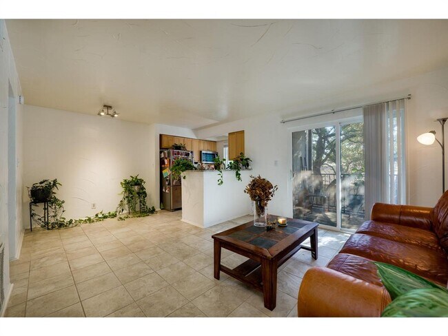 Building Photo - 3018 S 1st St Rental