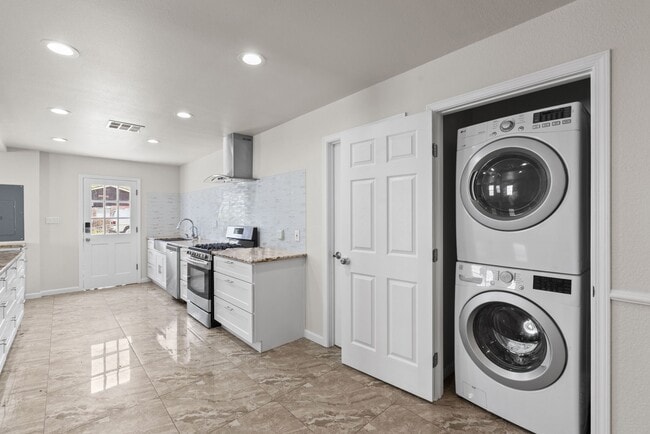 Photo - 1903 Pinewoods Way