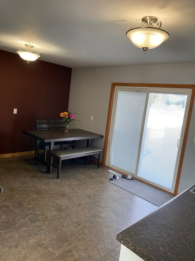 Photo - 808 Davis St