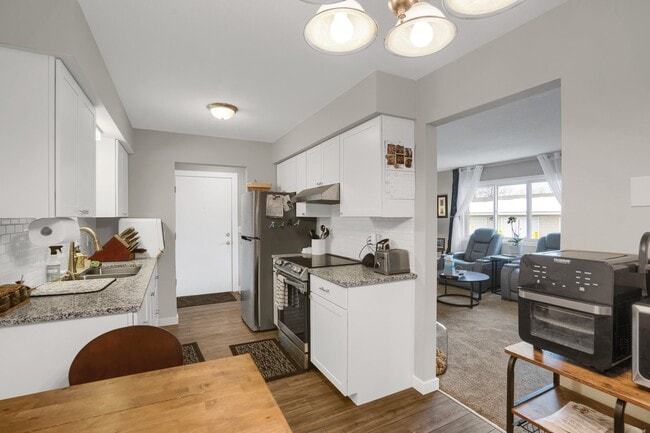 Stainless Steel Appliances - 609 Market St S Unit 5