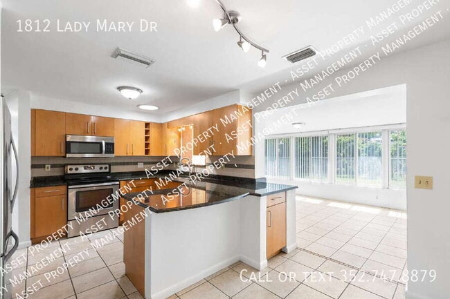 1812 Lady Mary Dr