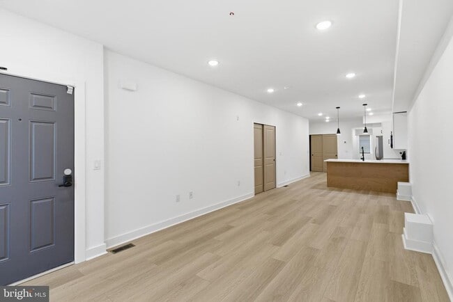 Building Photo - 2223 N 22nd St Unit 1