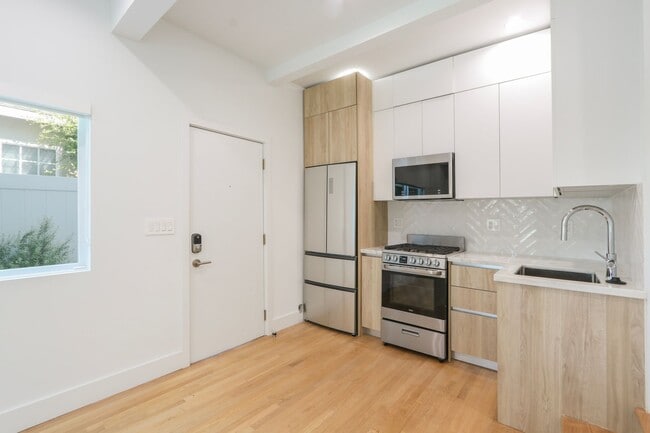 Photo - 1022 Pacific St