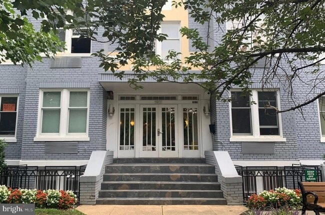 Building Photo - 1901 16th St NW Unit 13