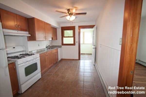 Building Photo - 13 Linden St Unit 3