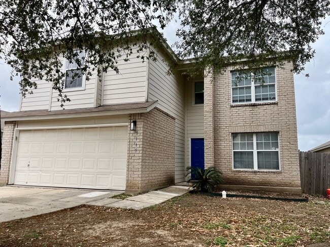 Building Photo - Large 4 bedroom/2.5 bath conveniently located to Lackland AFB! Move-in Ready!