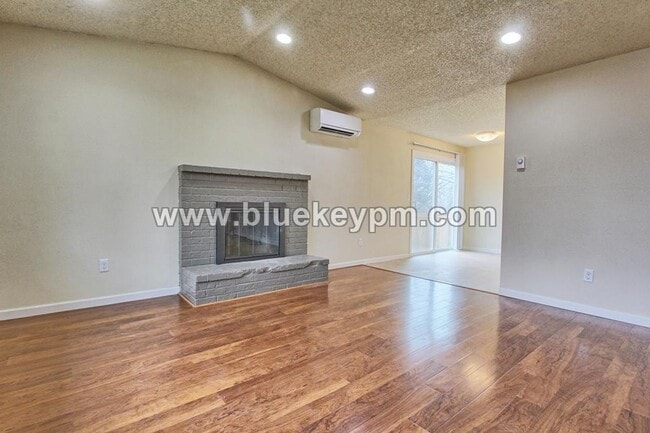 Photo - 2 Bed, 1 Bath Duplex in Lincoln Neighborhood