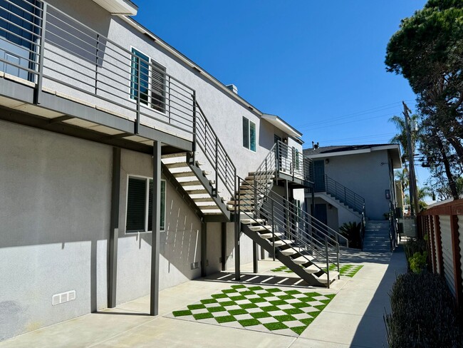 Luxury 2BD Wilson Court! AC! PARKING! Livi... - Luxury 2BD Wilson Court! AC! PARKING! Livi... Apartment Unit 4525 Wilson Avenue