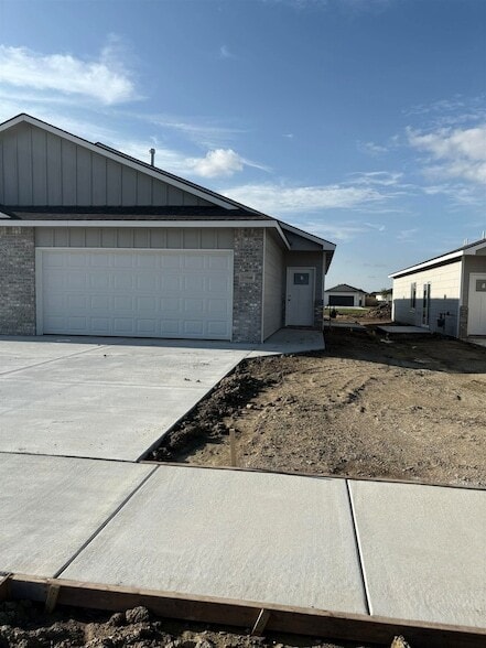 Building Photo - 12948 E Blake St Rental