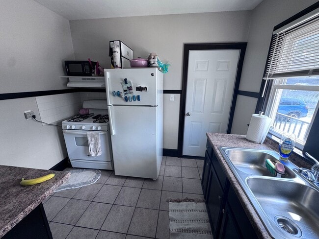 Photo - Market 1/2 Unit lower