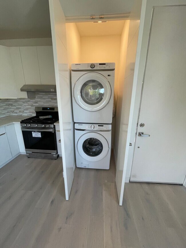Photo - 266M Unit 5537