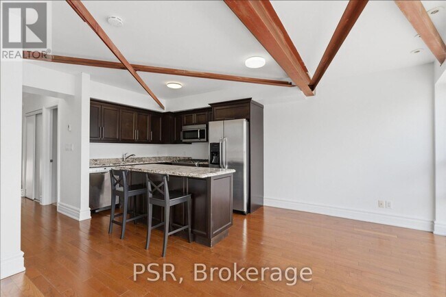 Photo - 2541 Yonge St