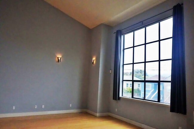 Photo - Large Executive Style Spacious 3 bedroom, 2.5 Bathroom house in West Oakland Close to BART/SF/Eme...