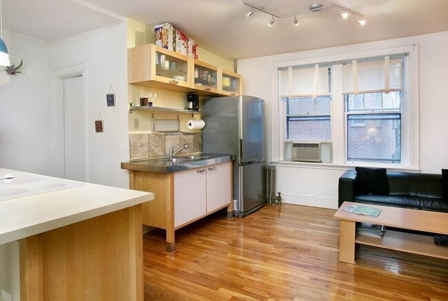 Photo - 114 Strathmore Rd Unidad 305