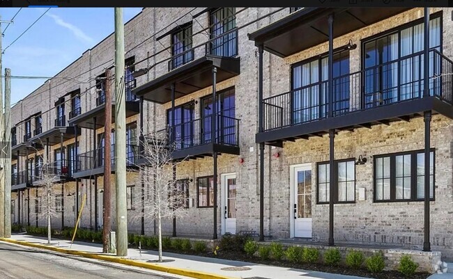 Building Photo - Only a few blocks from Bryant Denny Stadiu... Rental