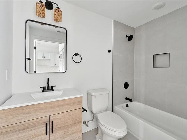 Photo - 2522 N Front St Unidad 403