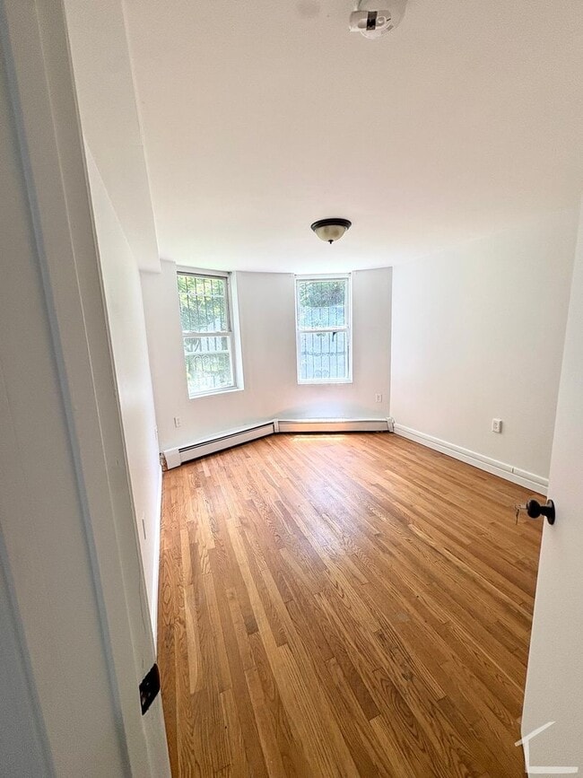 Building Photo - Gorgeous 2.5 bed unit in Brighton available 8/1/26