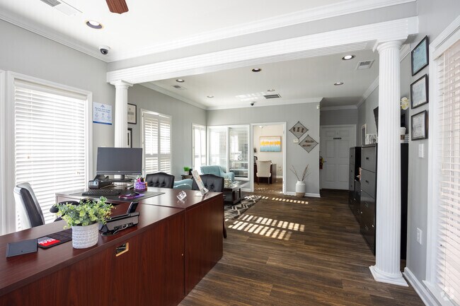 Oficina de arrendamiento - ReNew Chastain