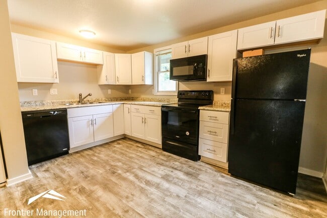 Photo - Comfortable 3 bedroom house located in quiet part of Manhattan