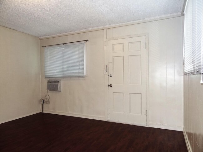 Photo - 5017 Williams Ave Unidad 5017