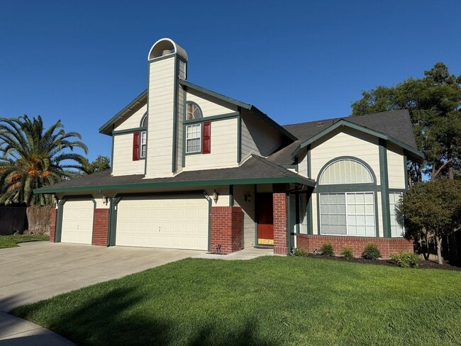 Building Photo - 4-bedroom plus a loft on a court in Escalon!