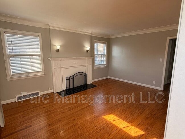 Photo - 10116 Outer Dr W