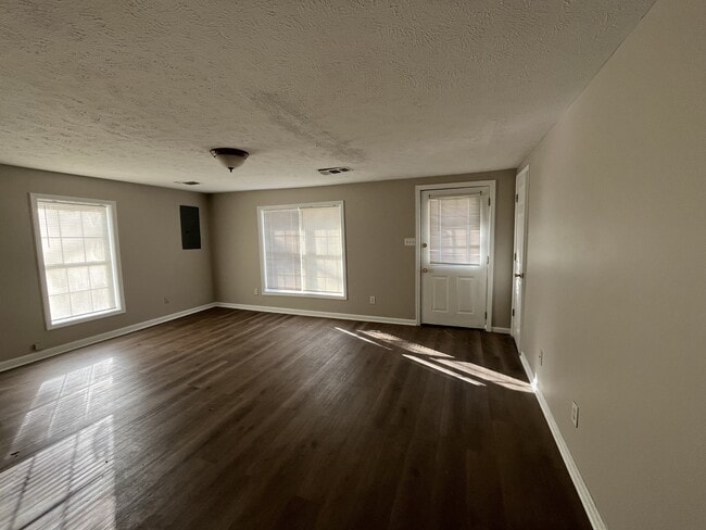 Photo - 604 N McLemore Ave