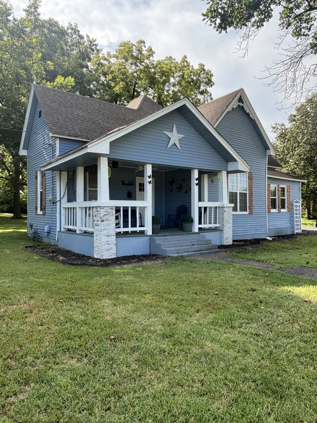 Building Photo - 318 S Woodland Heights Dr Rental