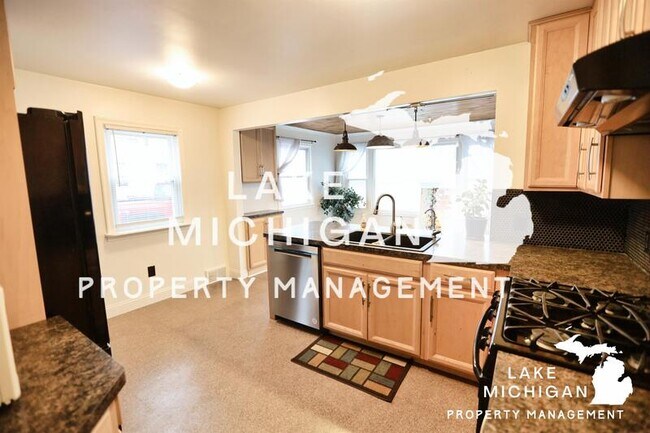 Photo - 1416 Emerson Ave NW