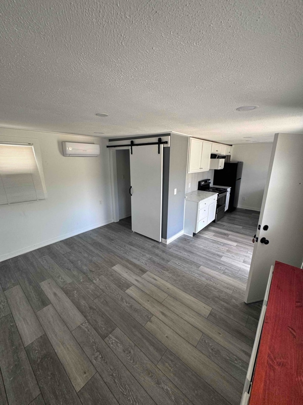 Photo - 261 Linden Ave SW