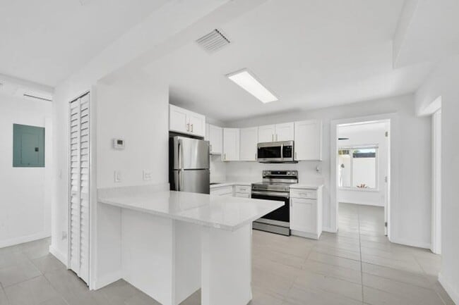 Photo - 1108 NE 16th St