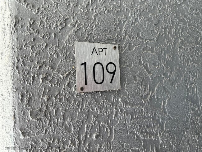 Building Photo - 249 S Commerce Ave Unit 109