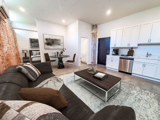 Dahlman Flats - Little Italy One Bedroom - Dahlman Flats - Little Italy One Bedroom Unit B405