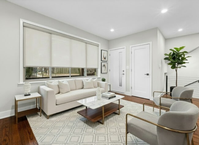 Photo - 2850 W Henderson St