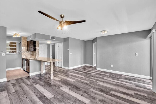 Photo - 2871 N Oakland Forest Dr Unit 204