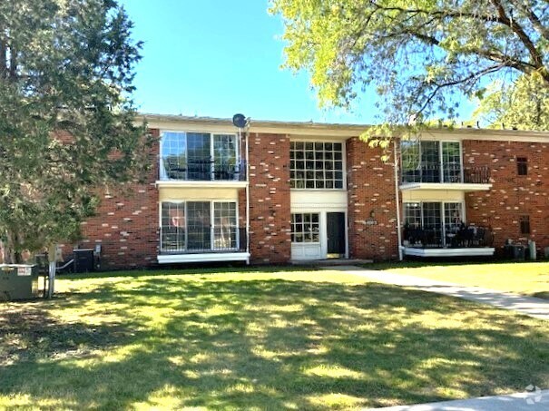 Building Photo - 408 Fox Hills Dr S Unit Building A  7 Rental