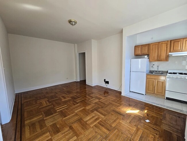 Photo - 23-84-84 26th St