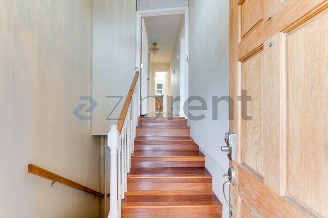 Photo - 10123 Cornell Ave S