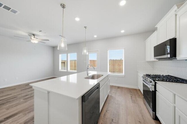 3327 Young Clover Wy