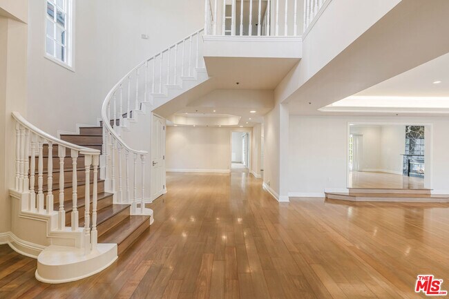 Photo - 257 S Oakhurst Dr