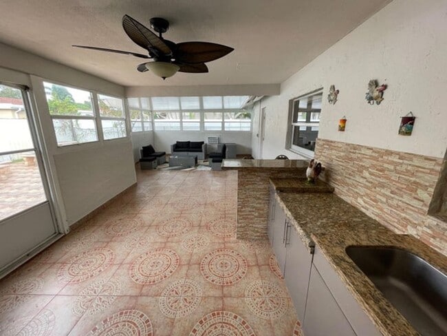 Building Photo - 2601 W Carandis Rd