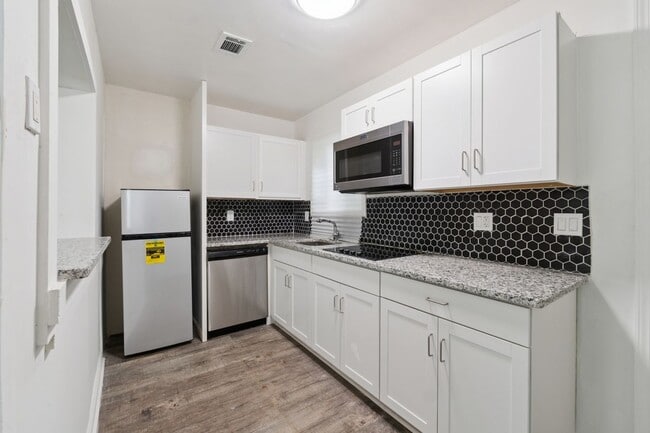 Photo - 1098 Smith St SW