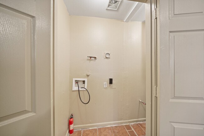 Photo - 4636 Mayflower St