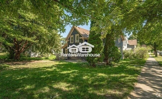Building Photo - 320 4th St W Rental