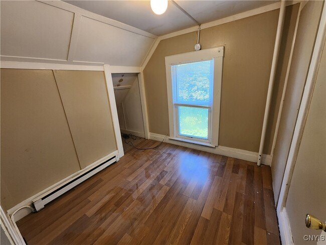 Photo - 927 State St