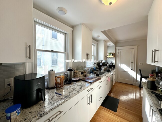 Building Photo - 34 Leonard St Unit 1 Rental