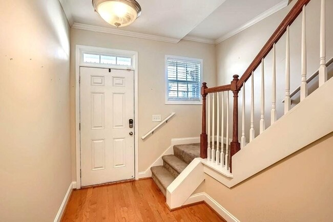 Photo - 143 Linton Dr
